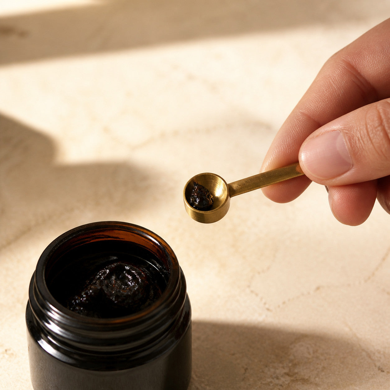 Essencraft Resin jar with included measuring spoon